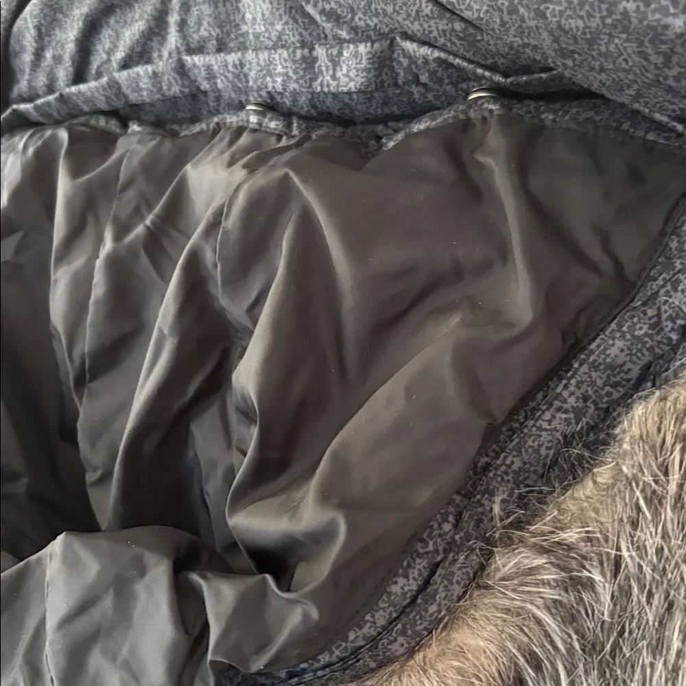 Hardly Worn! Columbia Down Gray Puffer Jacket Detachable Faux Fur Hood Size Med - Picture 14 of 14